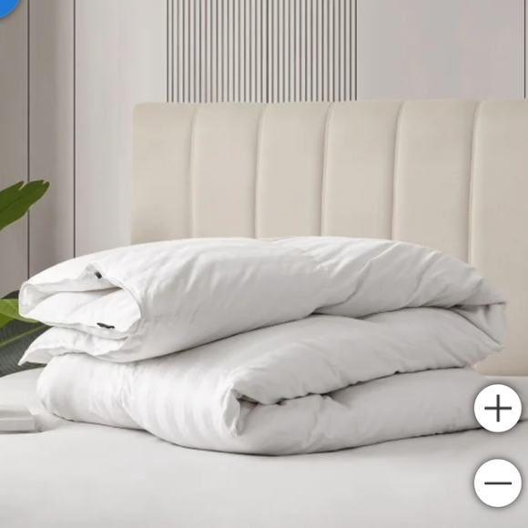 Hotel Grand White Down Comforter, new - Picture 7 of 9